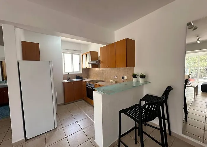 Spacious Center - 203