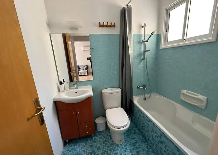 Spacious Center - 203